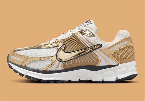 nike gold kette schuhe|Nike Zoom Vomero 5 Metallic Gold (Women's) .